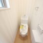 3階トイレには快適な温水洗浄便座付！便座が暖かいので快適に使用することができます。